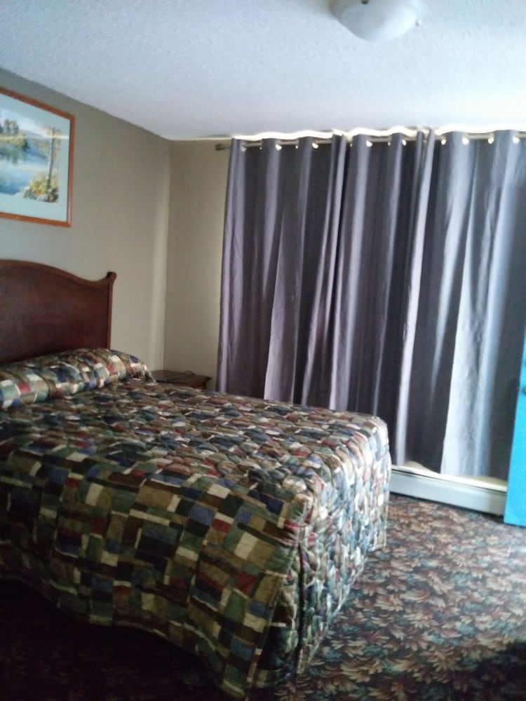 Standard Room, 1 Queen Bed, Kitchenette, Ground Floor photo 1