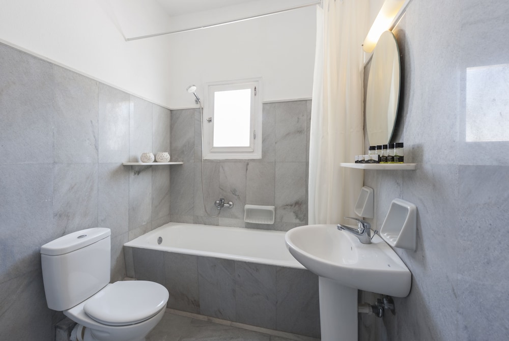 Suite - Photo 10