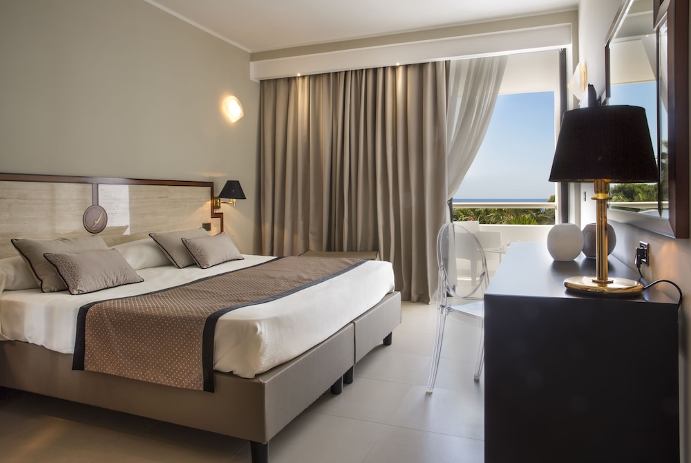 Double or Twin Room, Sea View (Prestige)