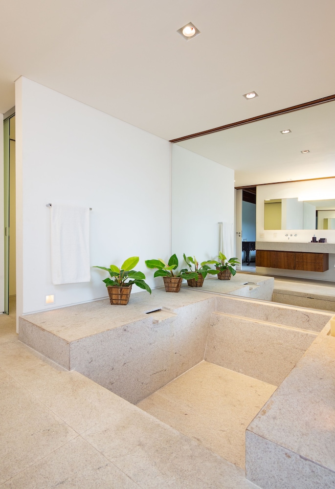 Deluxe Room, Hot Tub, Garden View photo 2
