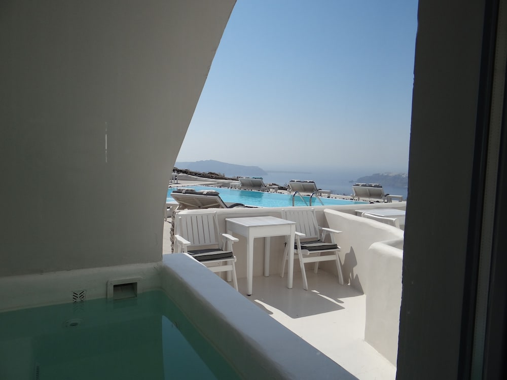 Cave Suite with Plunge Pool & Caldera View - Photo 3