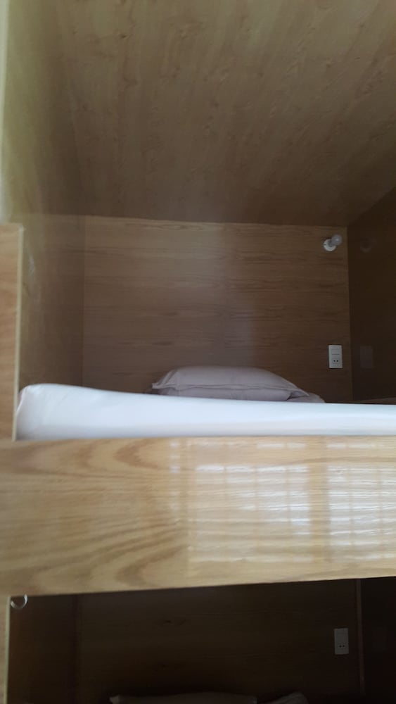 Bed in 8-Bed Mixed Dormitory photo 3