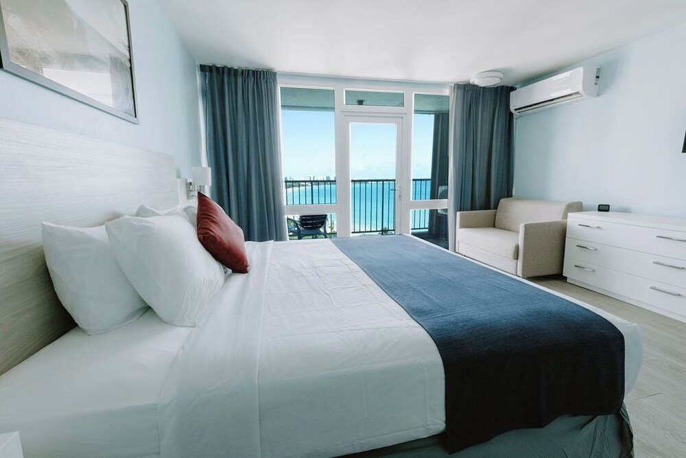 Superior Studio, 1 King Bed with Sofa bed, Ocean View photo 1