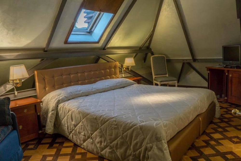 Economy Triple Room photo 1