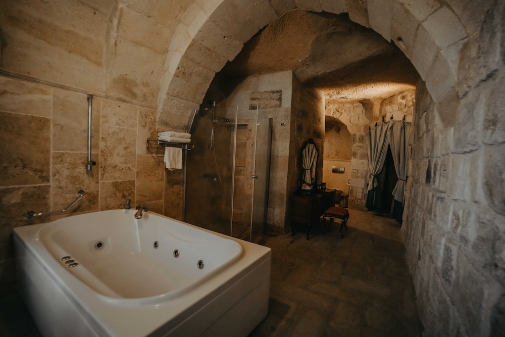 Family Cave Suite photo 3