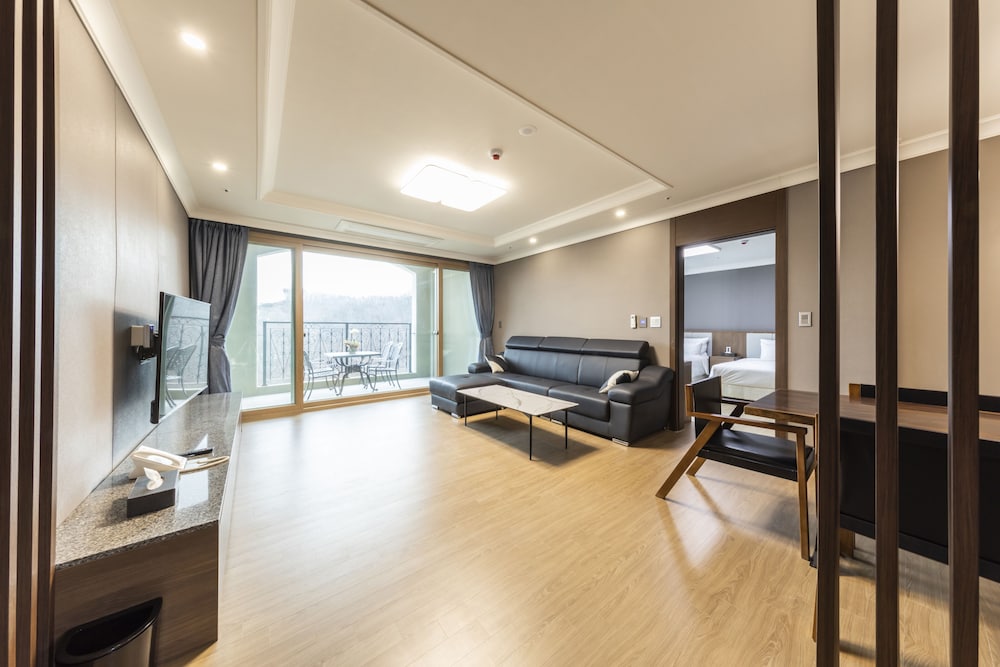 Royal Suite - Photo 3