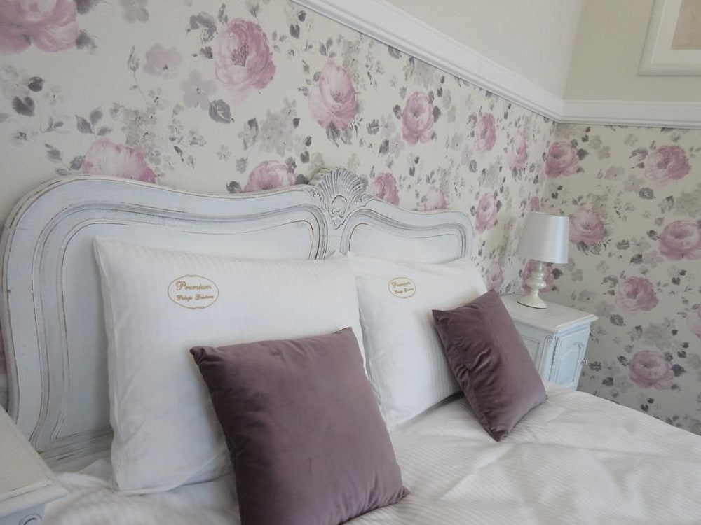 Standard Double Room (14)
