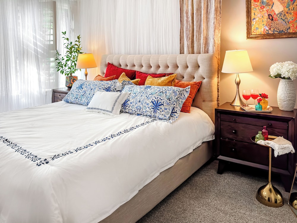 Design Townhome, 3 Bedrooms, Kitchen, City View