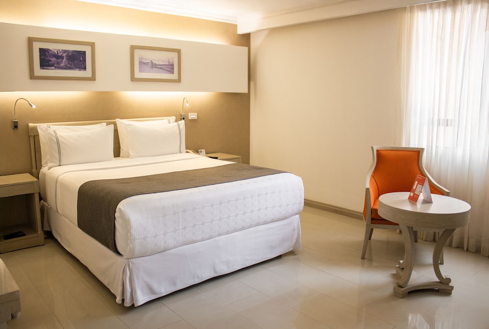 Superior Room, 1 Queen Bed photo 1