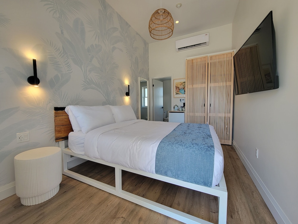 Economy Room, 1 Queen Bed photo 1