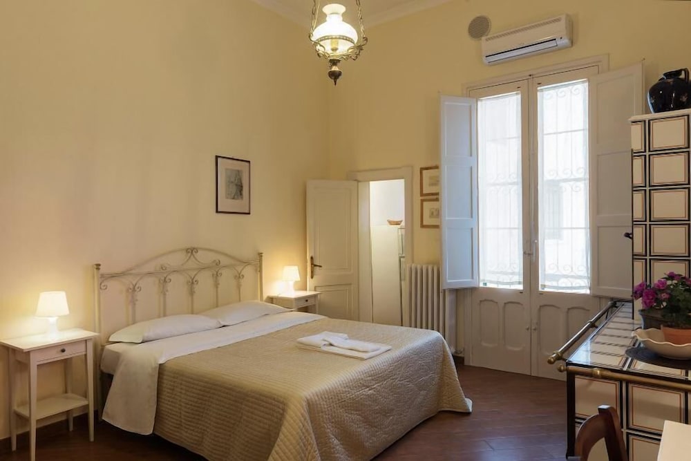 Double Room, Private Bathroom (Ultima)