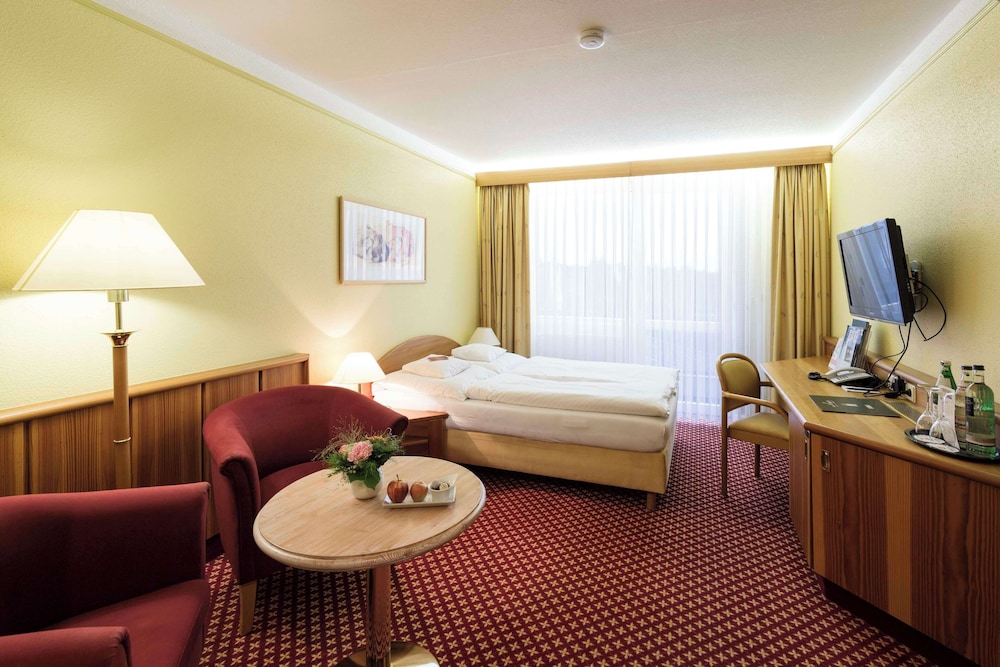 Standard Room, 1 Queen Bed, Balcony