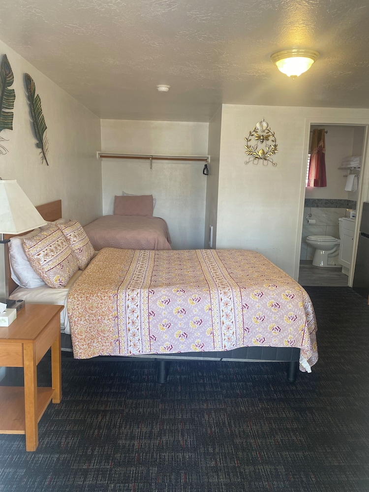 Room, 1 Queen Bed, Non-smoking - Photo 7