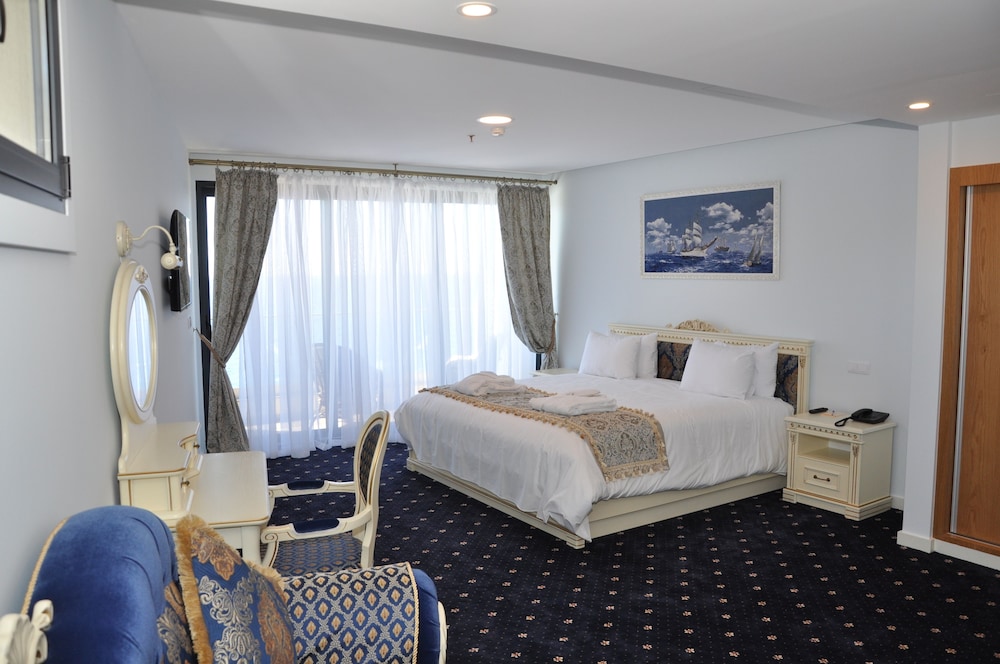 Premier Suite, Balcony photo 3