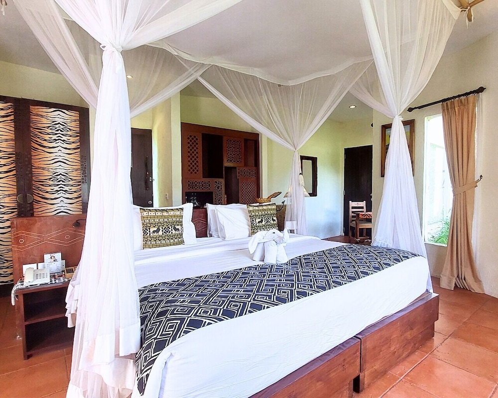 Swala Deluxe Room + Bali Safari Entrance & Safari Journey