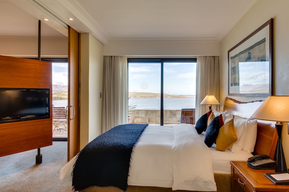 Deluxe King Suite with Garden View - Photo 3