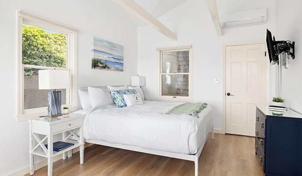 Oceanfront Studio, 1 King photo 1