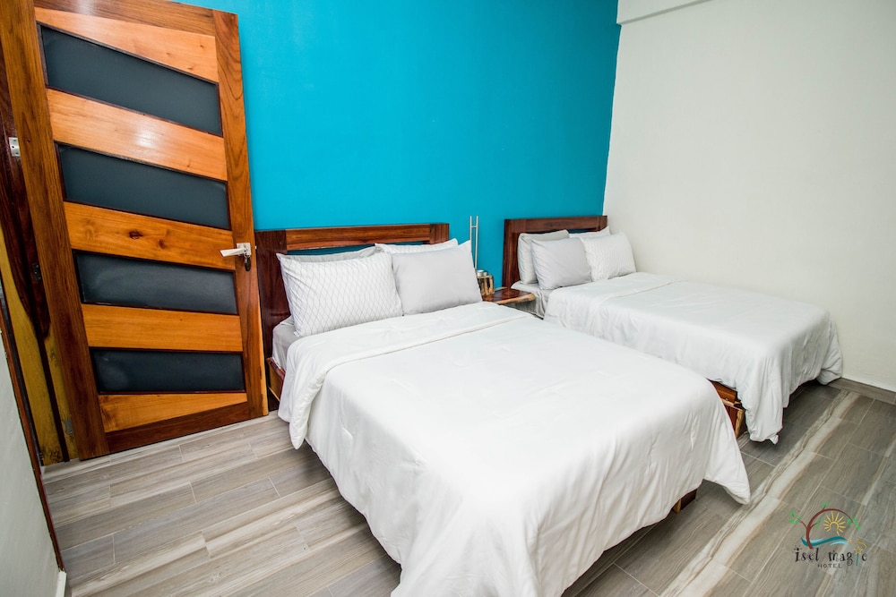 Luxury Room, 2 Queen Beds - Photo 4