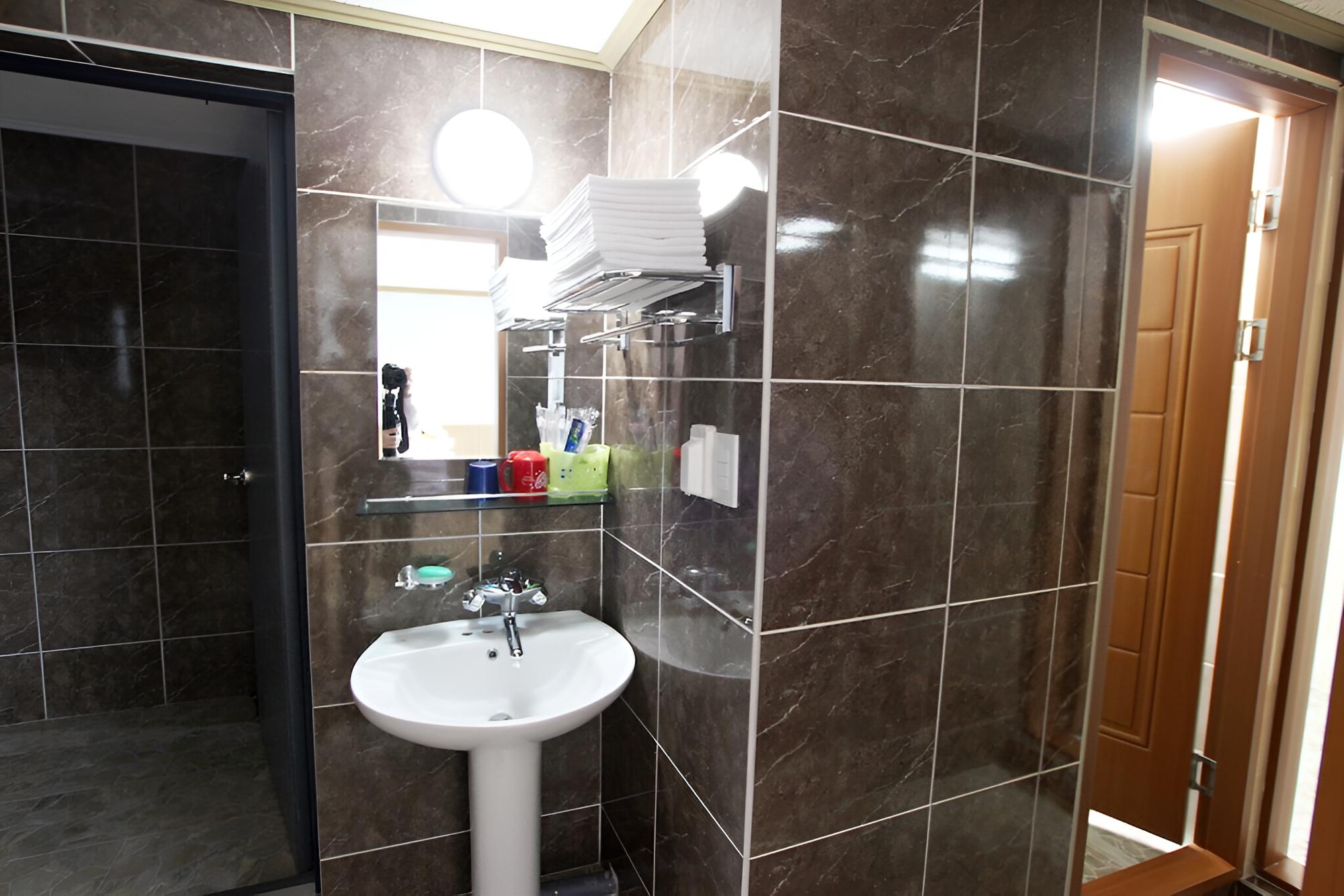 Room (Standard Room - Ondol) - Photo 12