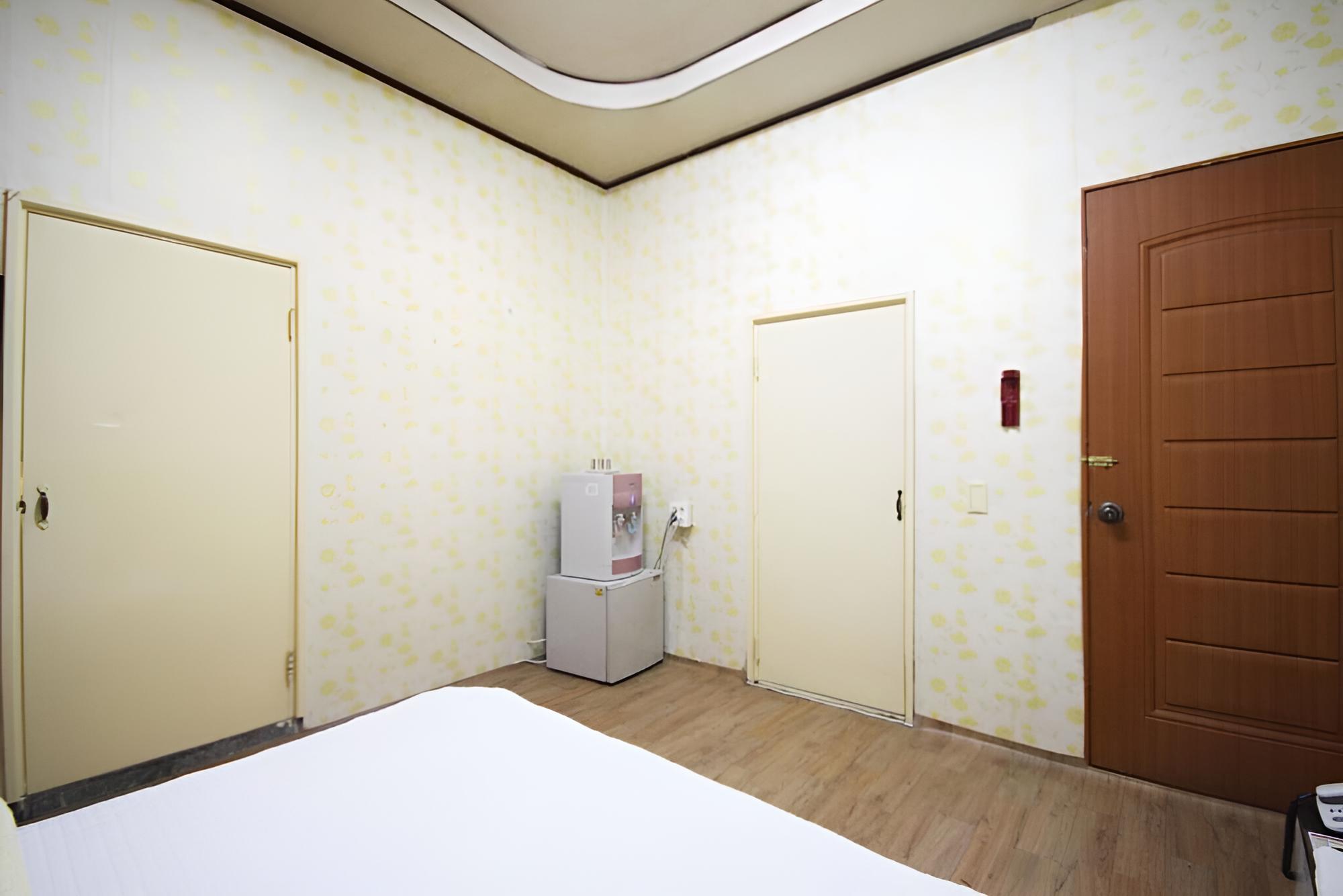 Room (Standard Room) - Photo 7