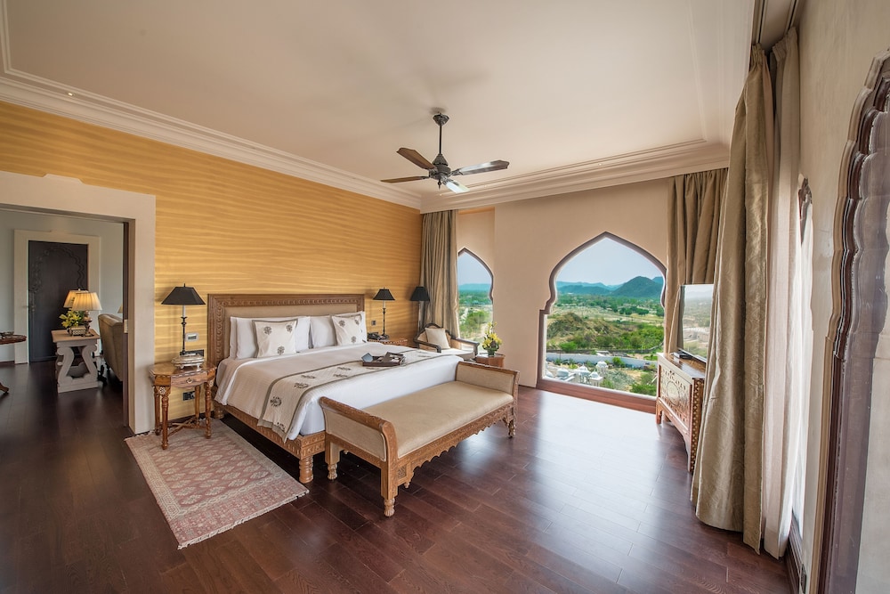 Suite, 1 King Bed with Sofa bed, Terrace photo 2