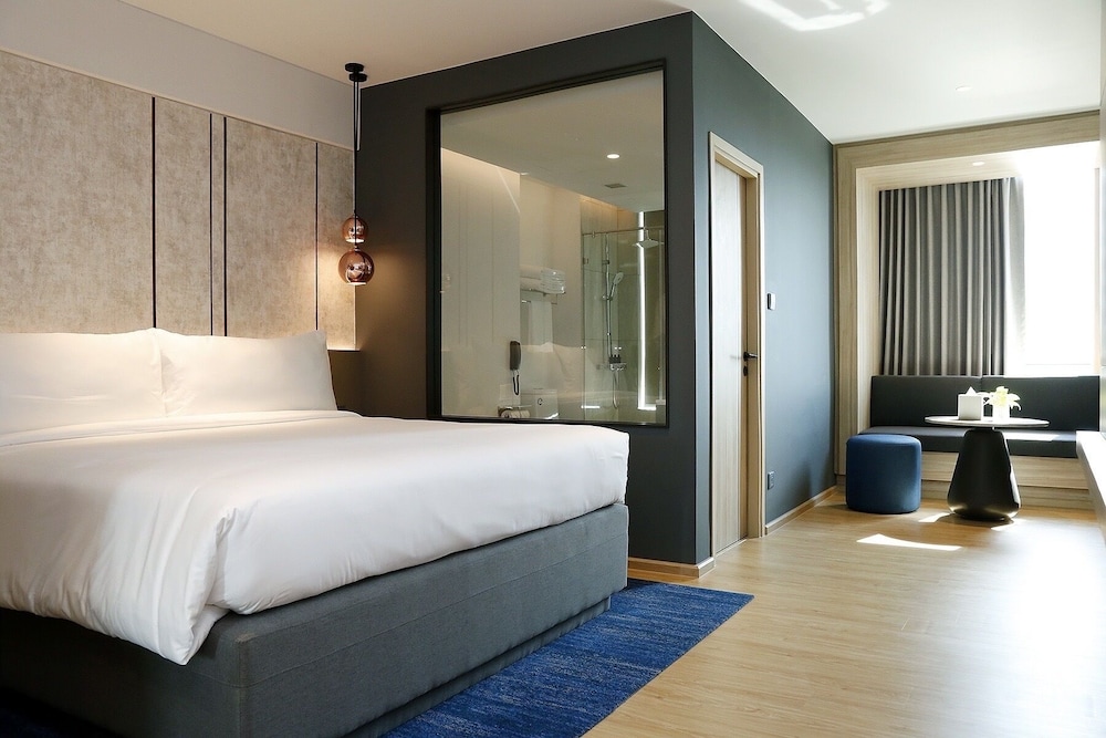Deluxe Double Room, 1 King Bed photo 2