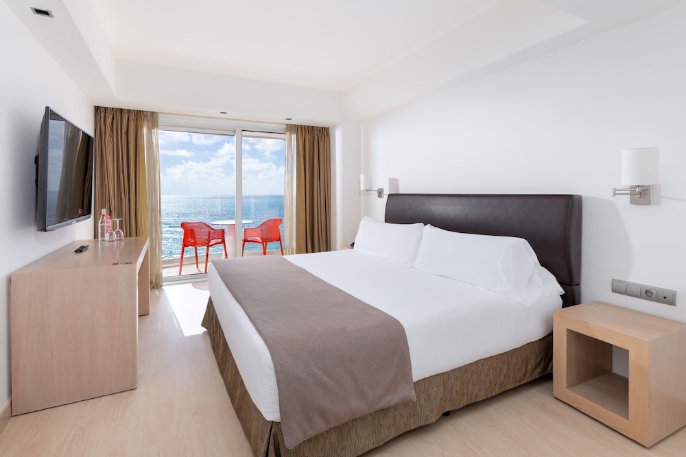 Deluxe Room Beach View (2 Adults)