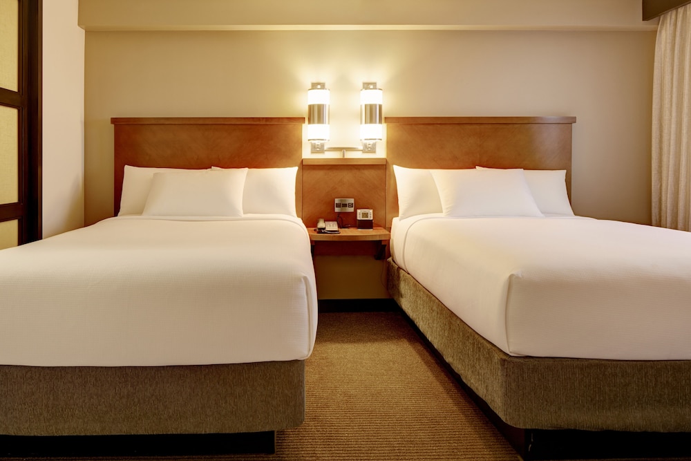 Room, 1 Queen Bed with Sofa bed (High Floor) photo 2