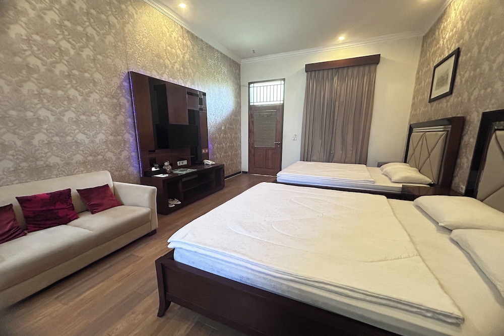 Double Room with Balcony - Photo 6