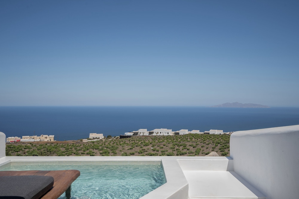 Superior Suite with sea view and heated plunge pool - Photo 7