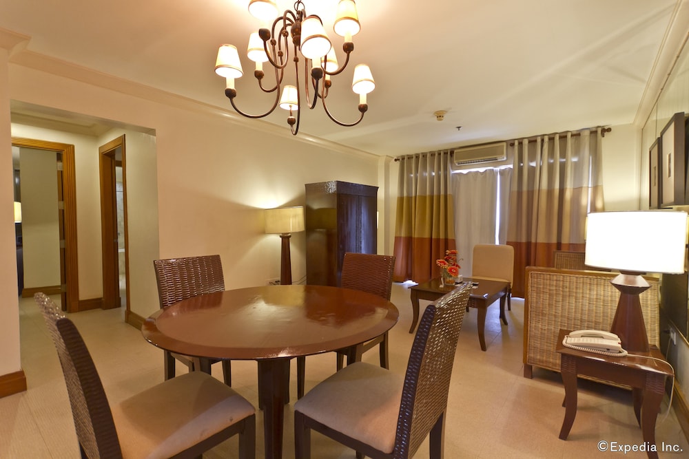 Deluxe Suite (2-bedroom) - Photo 13