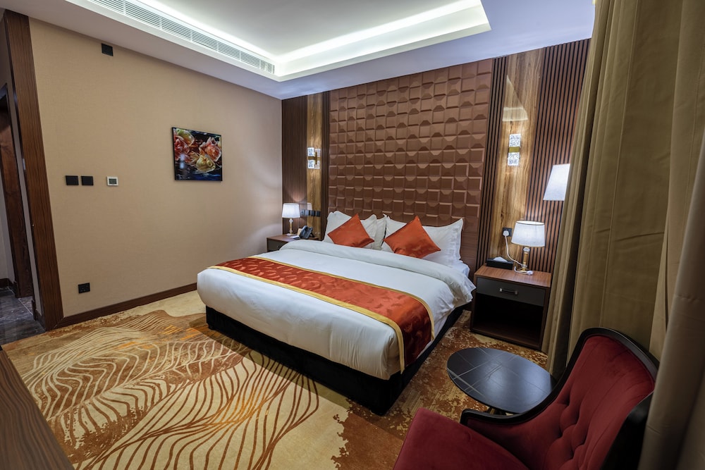 Standard Room, 1 King Bed photo 2