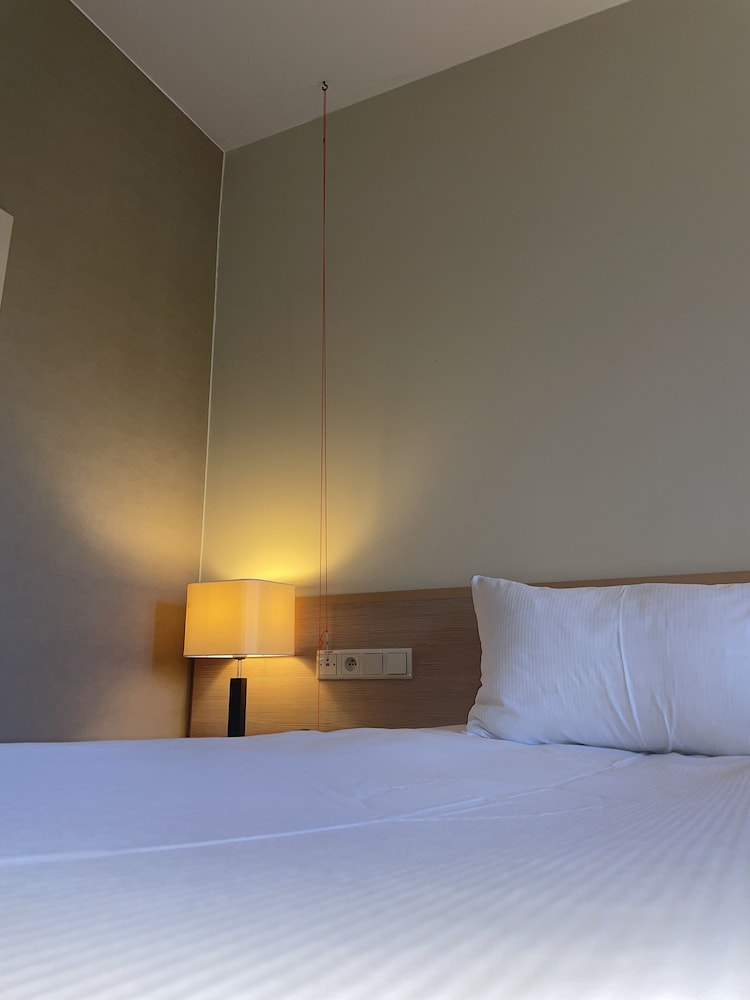 Standard Room, 1 King Bed, Accessible - Photo 5