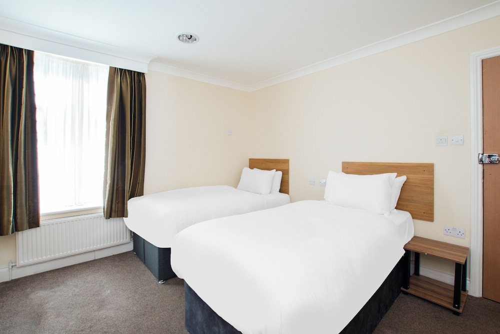 Standard Twin Room - Photo 5
