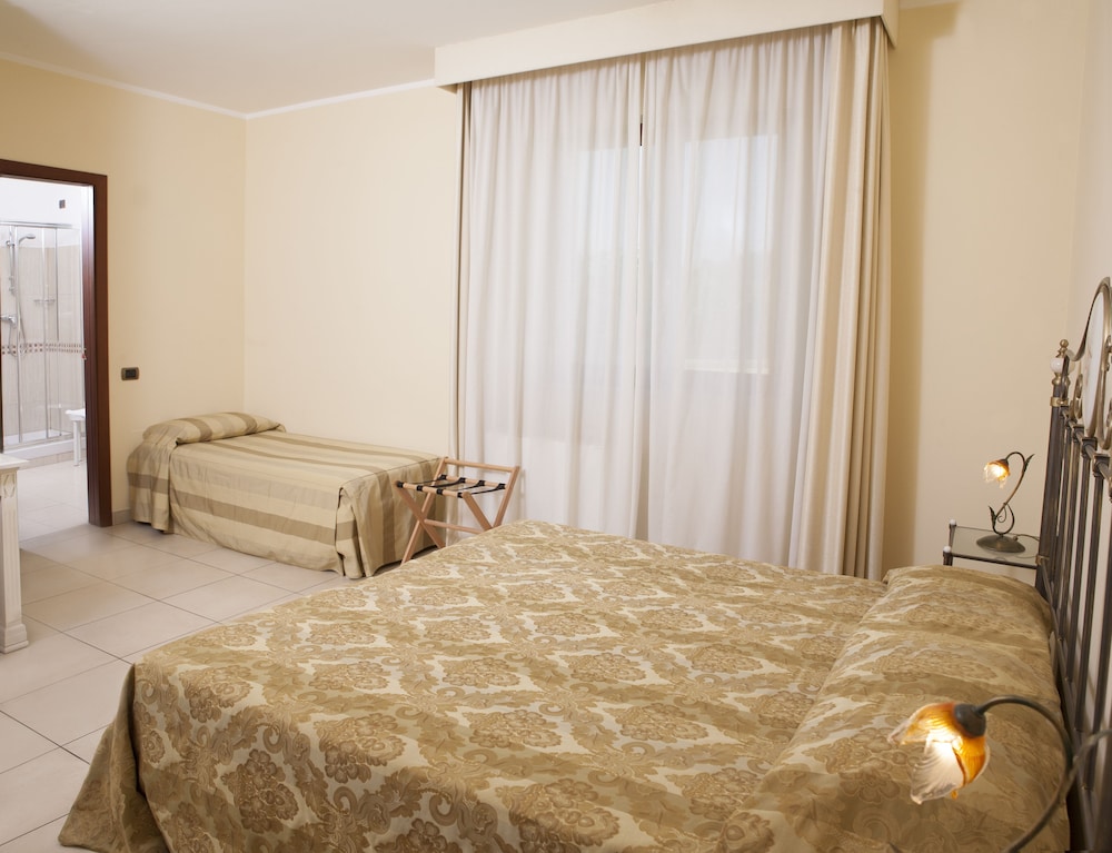 Triple Room photo 2