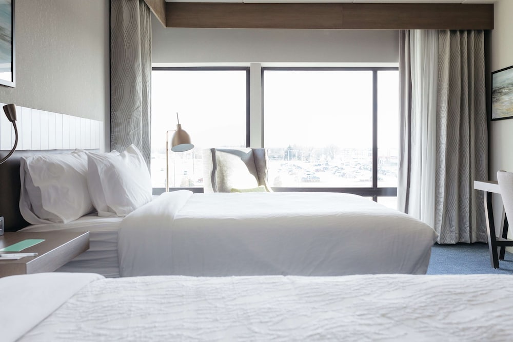 Deluxe Room, 2 Queen Beds, Accessible, Bathtub photo 1