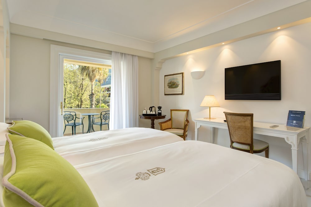 Deluxe Double or Twin Room, Balcony, City View photo 2
