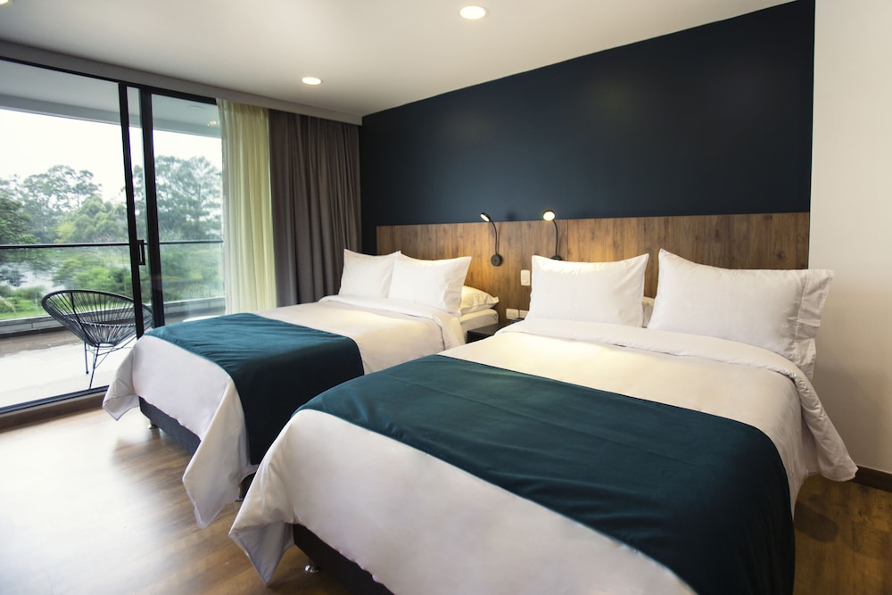 Superior Double Room, 2 Double Beds, Lake View (Twin) photo 1