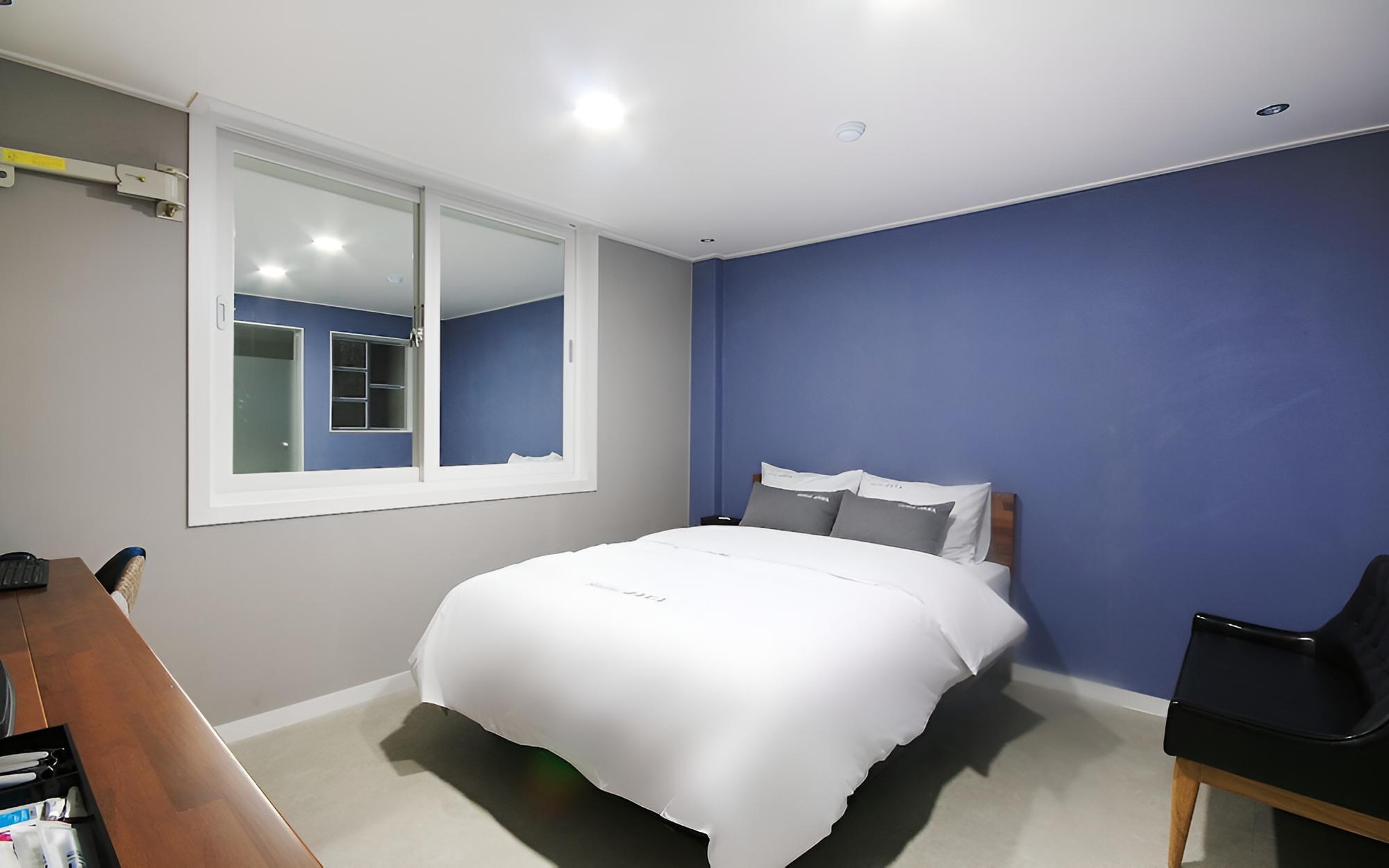 Room (Standard room (Netflix available)) photo 3