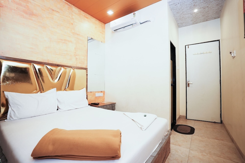 Deluxe Room - Photo 22