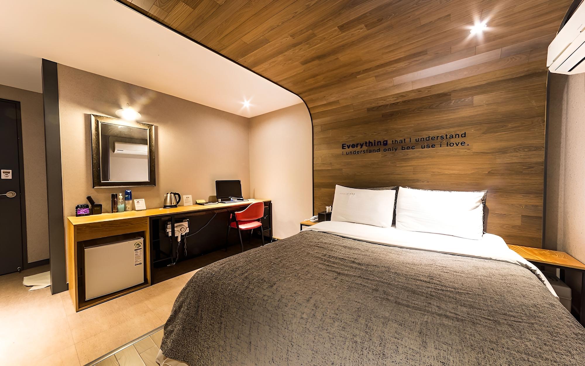 Room (Luxury Smart View TV (1PC OTT)) photo 3