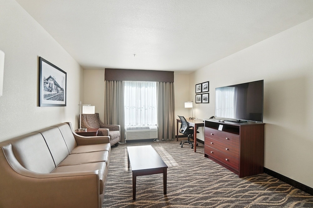 Suite, Multiple Beds, Non Smoking (Extended Stay) - Photo 7
