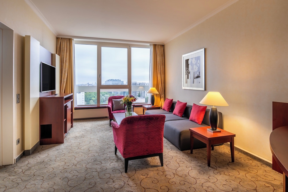Suite, 1 Bedroom - Photo 1