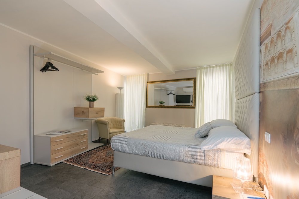 Deluxe Suite, 2 Bedrooms, Annex Building - Photo 5