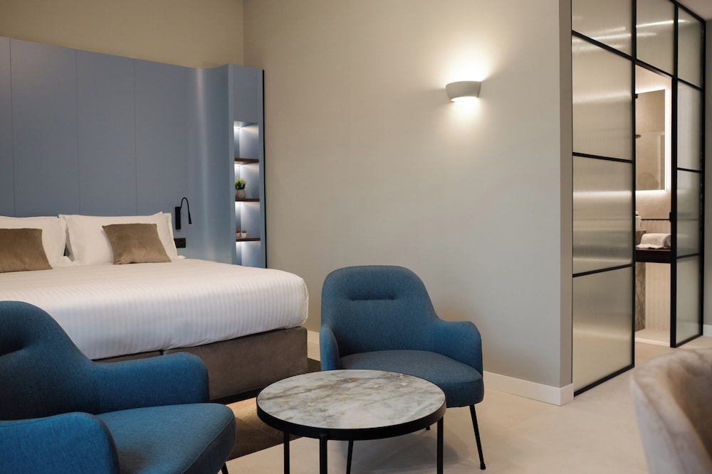 Junior Double or Twin Room, City View photo 1
