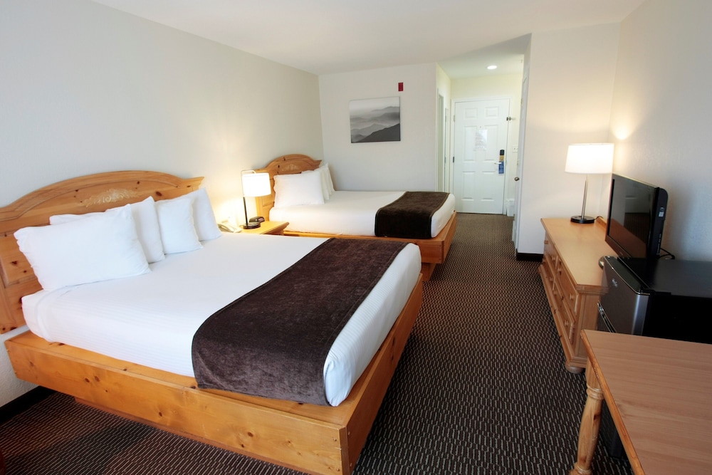 Standard Room, 2 Queen Beds, Non Smoking photo 3