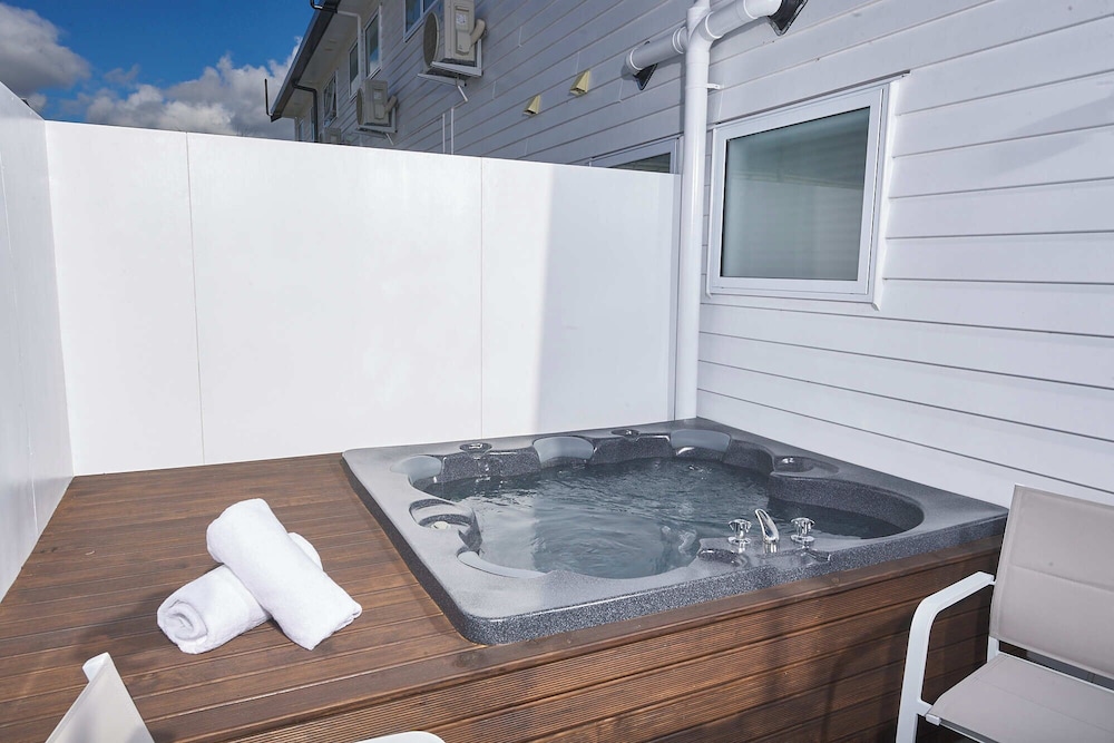 Premium Double or Twin Room, 2 Queen Beds, Hot Tub, Ground Floor