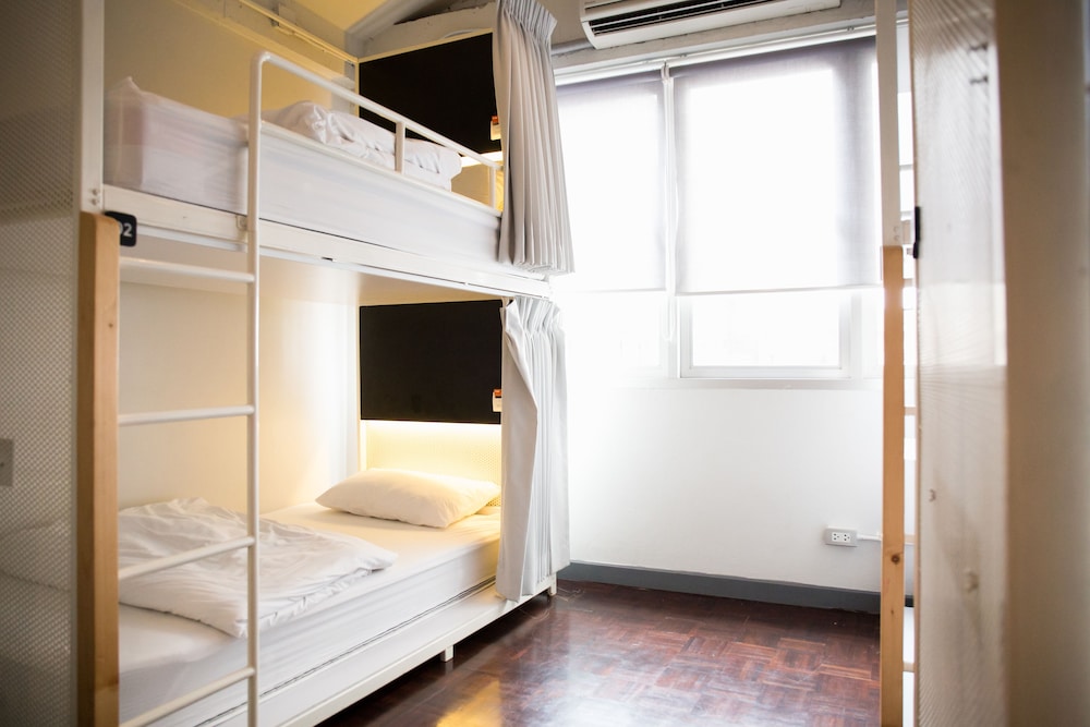 6 Beds Mixed Dormitory photo 2