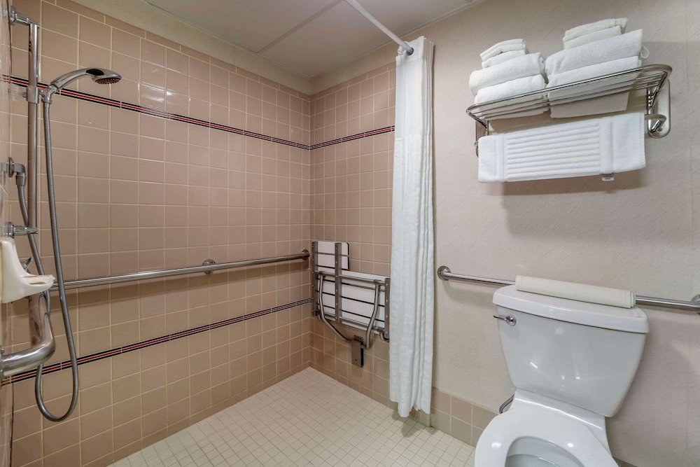 Room, 2 Queen Beds, Accessible, Non Smoking - Photo 4
