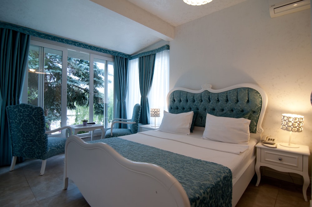 Standard Double Room, River View, Ground Floor photo 3